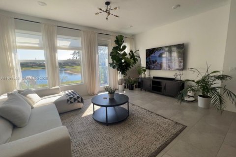 Townhouse in Greenacres, Florida 3 bedrooms, 152.73 sq.m. № 2042064 - photo 5