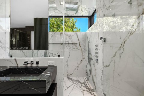 Casa en venta en Golden Beach, Florida, 6 dormitorios, 525.83 m2 № 1982453 - foto 30