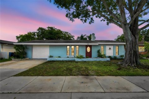 House in Oldsmar, Florida 3 bedrooms, 139.26 sq.m. № 2393936