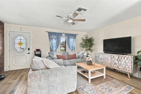 House in Oldsmar, Florida 3 bedrooms, 139.26 sq.m. № 2393936 - photo 5
