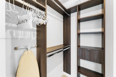 Condo in Miami, Florida, 1 bedroom  № 1862188 - photo 7