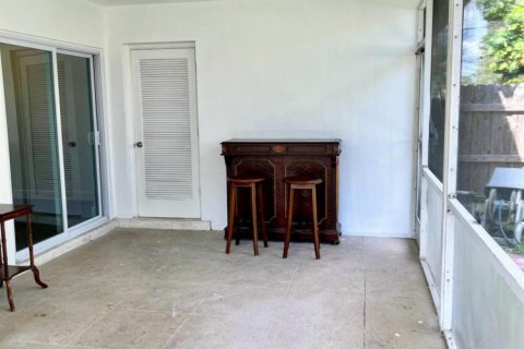 Propiedad comercial en alquiler en Boca Raton, Florida, 2 dormitorios, 98.85 m2 № 1210389 - foto 1