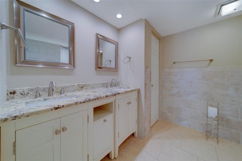 Купить кондоминиум в Клируотер, Флорида 9 комнат, 150.41м2, № 2221781 - фото 29