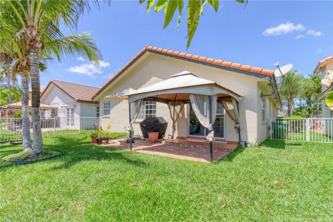 House in Pembroke Pines, Florida 4 bedrooms, 140.28 sq.m. № 2068162 - photo 23