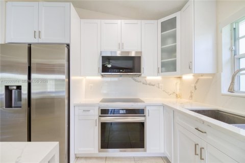 House in Pembroke Pines, Florida 4 bedrooms, 140.28 sq.m. № 2068162 - photo 11