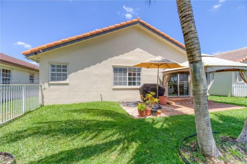 House in Pembroke Pines, Florida 4 bedrooms, 140.28 sq.m. № 2068162 - photo 22