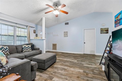 House in Palm Harbor, Florida 3 bedrooms, 102.38 sq.m. № 2410709 - photo 4