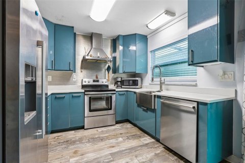House in Palm Harbor, Florida 3 bedrooms, 102.38 sq.m. № 2410709 - photo 6