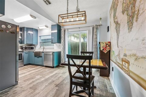 House in Palm Harbor, Florida 3 bedrooms, 102.38 sq.m. № 2410709 - photo 5