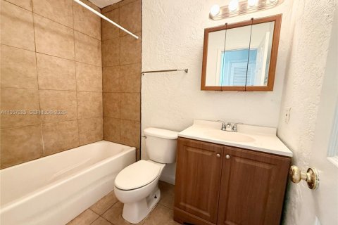 Casa en alquiler en Fort Lauderdale, Florida, 2 dormitorios, 92.9 m2 № 2011827 - foto 5