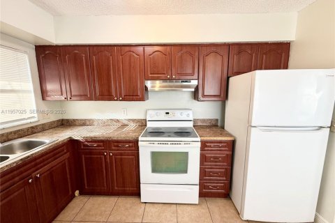 Casa en Fort Lauderdale, Florida 2 dormitorios, 92.9 m2 № 2011827
