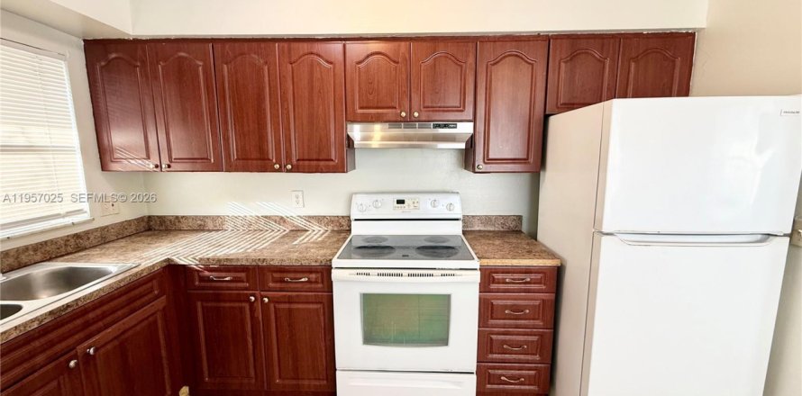 Casa en Fort Lauderdale, Florida 2 dormitorios, 92.9 m2 № 2011827