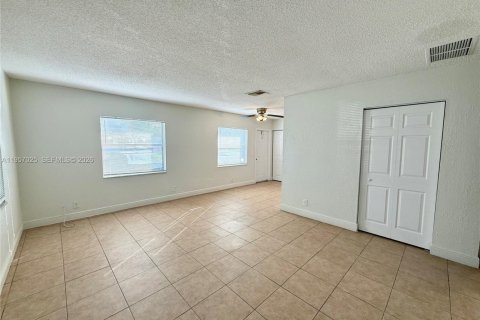 Casa en alquiler en Fort Lauderdale, Florida, 2 dormitorios, 92.9 m2 № 2011827 - foto 4
