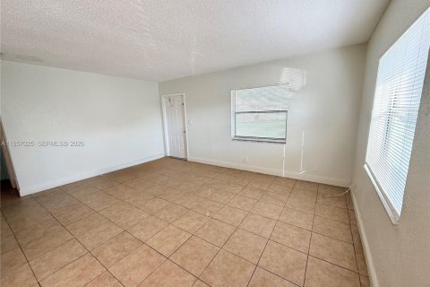 Casa en alquiler en Fort Lauderdale, Florida, 2 dormitorios, 92.9 m2 № 2011827 - foto 3