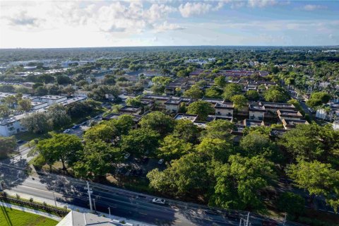 Condo in Miami, Florida, 2 bedrooms  № 2001639 - photo 28