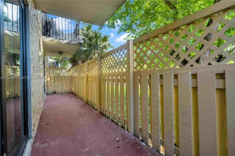 Condo in Miami, Florida, 2 bedrooms  № 2001639 - photo 24