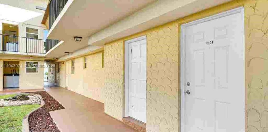 Condo in Miami, Florida, 2 bedrooms  № 2001639