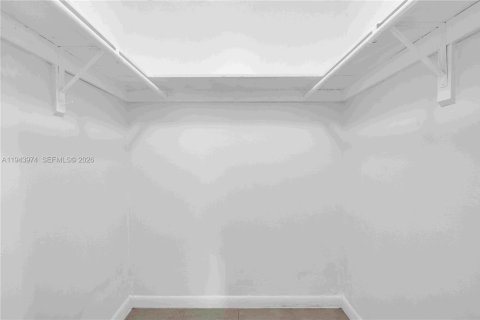 Condo in Miami, Florida, 2 bedrooms  № 2001639 - photo 15