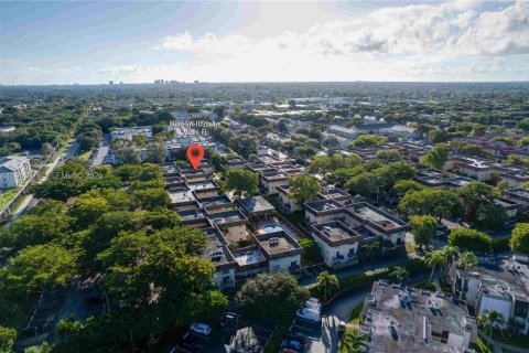 Condo in Miami, Florida, 2 bedrooms  № 2001639 - photo 29