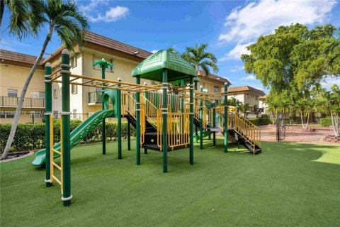 Condo in Miami, Florida, 2 bedrooms  № 2001639 - photo 19