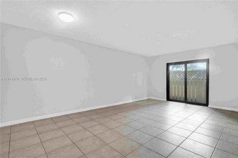 Condo in Miami, Florida, 2 bedrooms  № 2001639 - photo 6