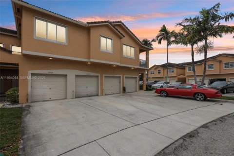 Condominio en venta en Margate, Florida, 3 dormitorios, 112.41 m2 № 2010003 - foto 1