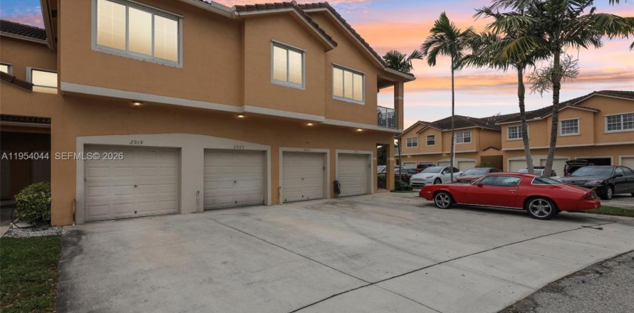 Condominio en Margate, Florida, 3 dormitorios № 2010003