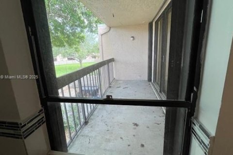 Townhouse in Miami, Florida 2 bedrooms, 192.31 sq.m. № 1895822 - photo 30