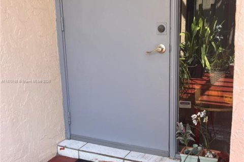 Townhouse in Miami, Florida 2 bedrooms, 192.31 sq.m. № 1895822 - photo 3