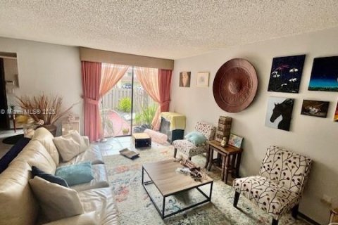 Townhouse in Miami, Florida 2 bedrooms, 192.31 sq.m. № 1895822 - photo 5