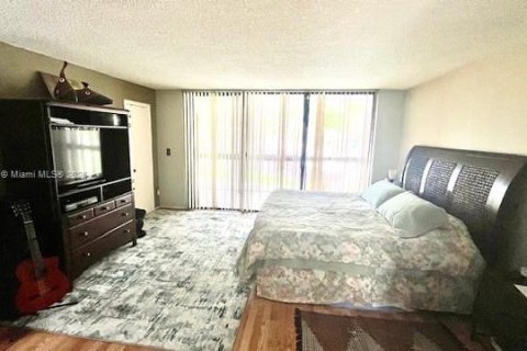 Townhouse in Miami, Florida 2 bedrooms, 192.31 sq.m. № 1895822 - photo 20