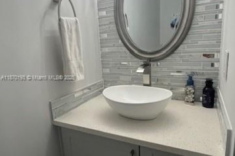 Townhouse in Miami, Florida 2 bedrooms, 192.31 sq.m. № 1895822 - photo 17