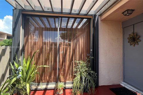 Townhouse in Miami, Florida 2 bedrooms, 192.31 sq.m. № 1895822 - photo 1