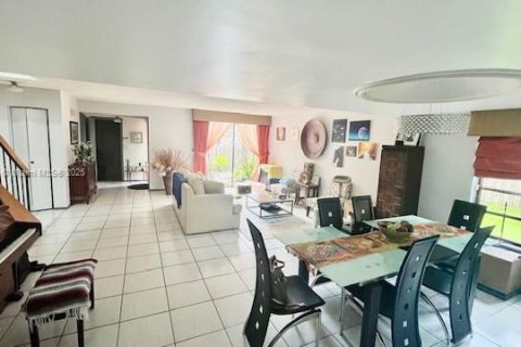 Townhouse in Miami, Florida 2 bedrooms, 192.31 sq.m. № 1895822 - photo 8