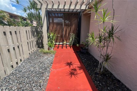 Townhouse in Miami, Florida 2 bedrooms, 192.31 sq.m. № 1895822 - photo 4