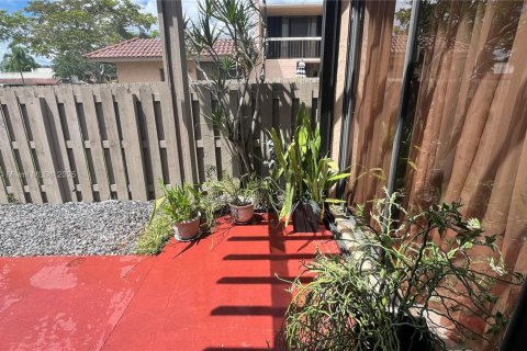 Townhouse in Miami, Florida 2 bedrooms, 192.31 sq.m. № 1895822 - photo 2