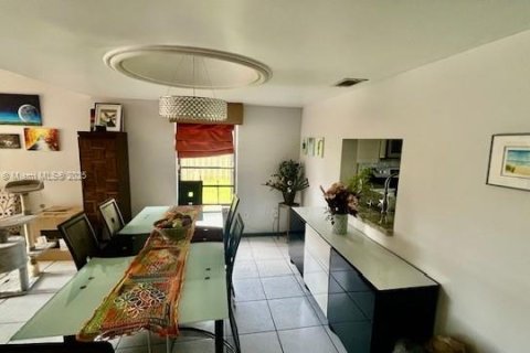 Townhouse in Miami, Florida 2 bedrooms, 192.31 sq.m. № 1895822 - photo 9