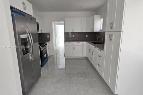 House in Fort Lauderdale, Florida 3 bedrooms, 55.18 sq.m. № 1990085 - photo 16