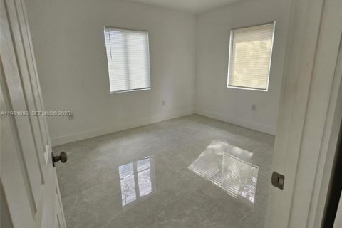 House in Fort Lauderdale, Florida 3 bedrooms, 55.18 sq.m. № 1990085 - photo 18
