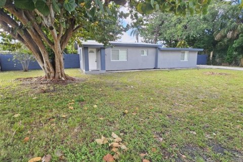 House in Fort Lauderdale, Florida 3 bedrooms, 55.18 sq.m. № 1990085 - photo 3