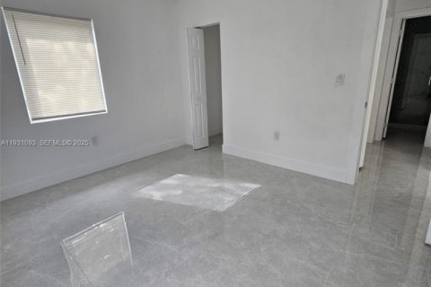 House in Fort Lauderdale, Florida 3 bedrooms, 55.18 sq.m. № 1990085 - photo 19