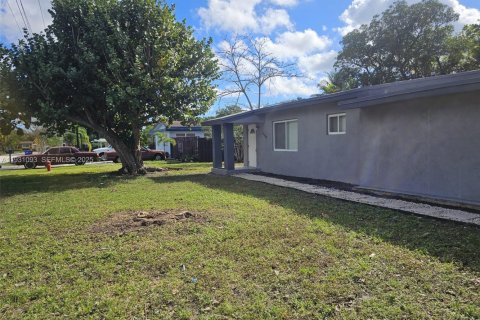 House in Fort Lauderdale, Florida 3 bedrooms, 55.18 sq.m. № 1990085 - photo 4