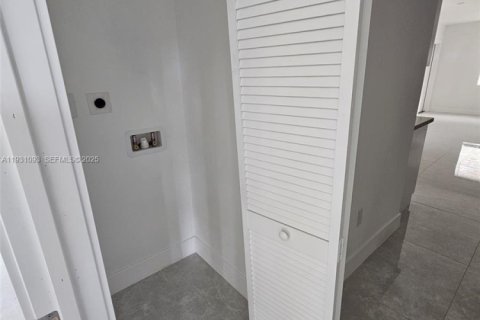 House in Fort Lauderdale, Florida 3 bedrooms, 55.18 sq.m. № 1990085 - photo 27