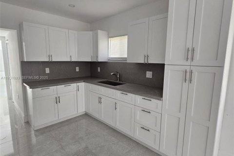 House in Fort Lauderdale, Florida 3 bedrooms, 55.18 sq.m. № 1990085 - photo 15