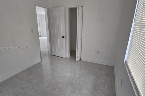 House in Fort Lauderdale, Florida 3 bedrooms, 55.18 sq.m. № 1990085 - photo 20