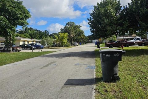 House in Fort Lauderdale, Florida 3 bedrooms, 55.18 sq.m. № 1990085 - photo 9