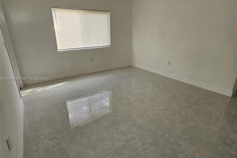 House in Fort Lauderdale, Florida 3 bedrooms, 55.18 sq.m. № 1990085 - photo 11