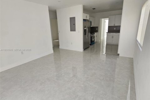 House in Fort Lauderdale, Florida 3 bedrooms, 55.18 sq.m. № 1990085 - photo 10