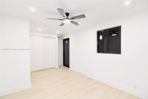 House in Pompano Beach, Florida 4 bedrooms, 143.26 sq.m. № 1954945 - photo 20