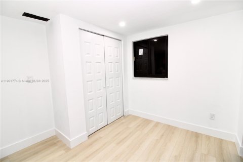 House in Pompano Beach, Florida 4 bedrooms, 143.26 sq.m. № 1954945 - photo 29